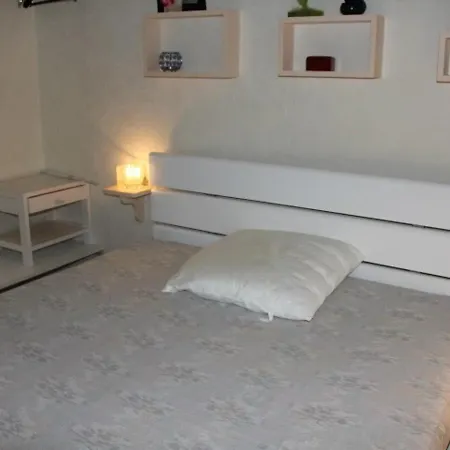 Appt 2p Cabine, 6 Couchages Avec Piscine Et Parking A Gruissan, Pres Et Port - Fr-1-229-868 * Gruissan