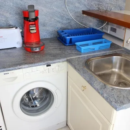 Apartment Appt 2p Cabine, 6 Couchages Avec Piscine Et Parking A Gruissan, Pres Et Port - Fr-1-229-868 Gruissan