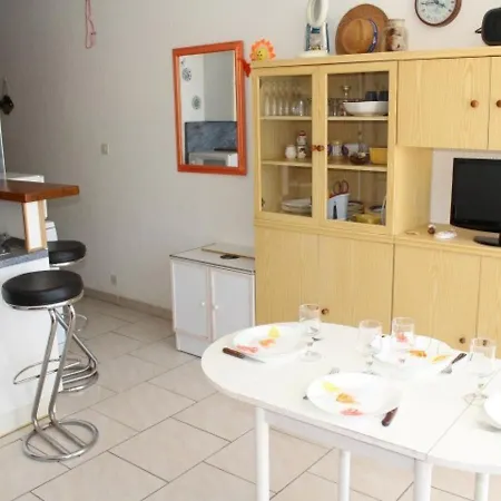 Appt 2p Cabine, 6 Couchages Avec Piscine Et Parking A Gruissan, Pres Et Port - Fr-1-229-868 Gruissan