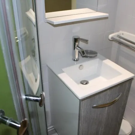 Appt 2p Cabine, 6 Couchages Avec Piscine Et Parking A Gruissan, Pres Et Port - Fr-1-229-868 Apartment