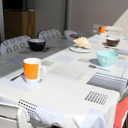 Apartment Appt 2p Cabine, 6 Couchages Avec Piscine Et Parking A Gruissan, Pres Et Port - Fr-1-229-868