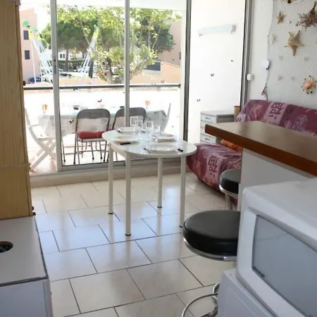 Apartment Appt 2p Cabine, 6 Couchages Avec Piscine Et Parking A Gruissan, Pres Et Port - Fr-1-229-868 Gruissan