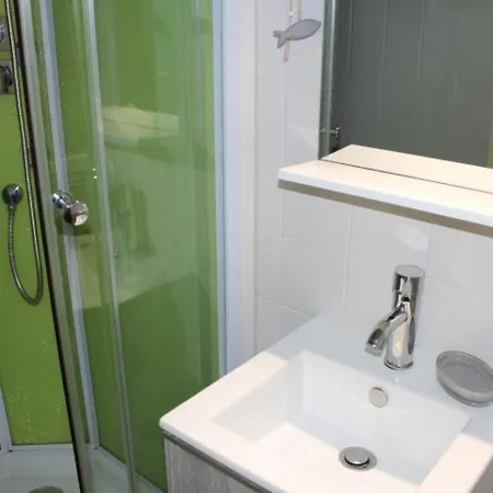 Appt 2p Cabine, 6 Couchages Avec Piscine Et Parking A Gruissan, Pres Et Port - Fr-1-229-868 * Gruissan